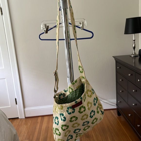 Bungalow 360 green recycle sign crossbody messenger bag - Picture 4 of 4